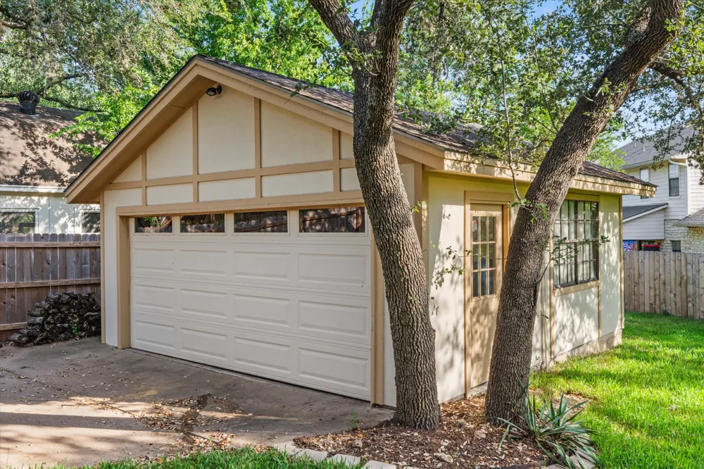 10806 Wintergreen Hill Austin, TX 78750