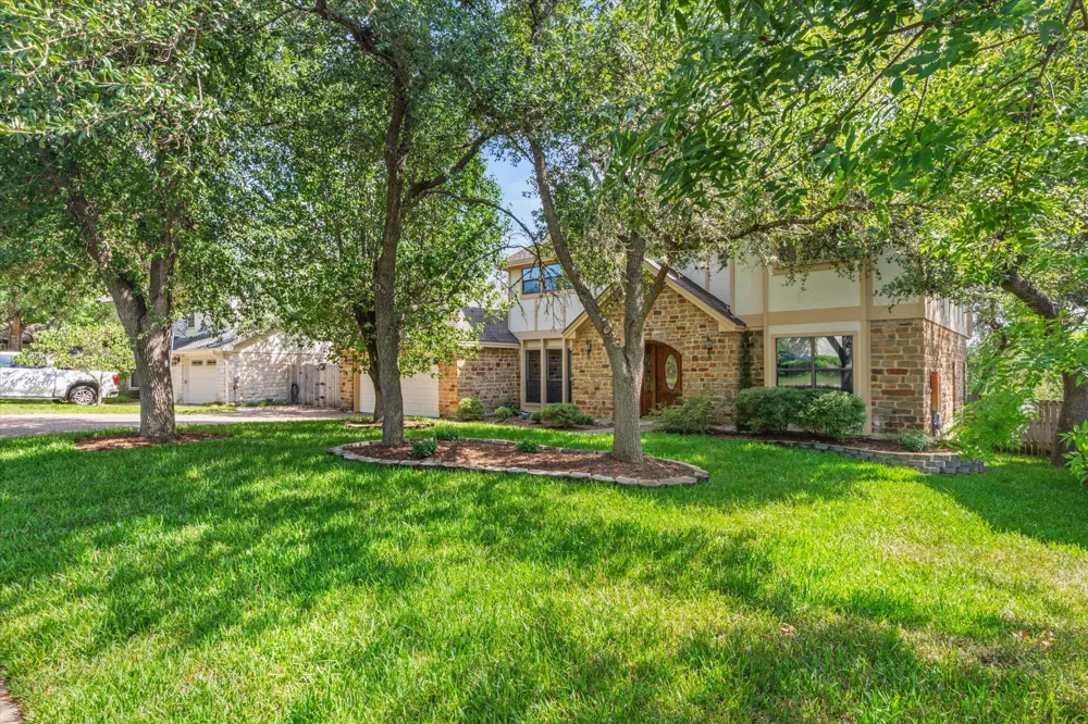 10806 Wintergreen Hill Austin, TX 78750