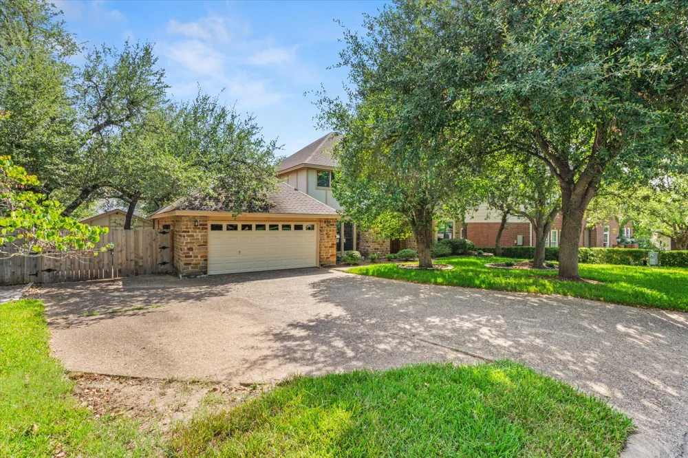 10806 Wintergreen Hill Austin, TX 78750
