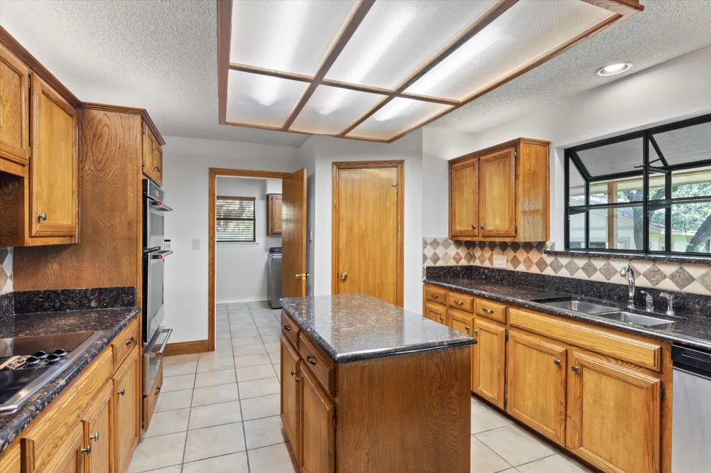 10806 Wintergreen Hill Austin, TX 78750