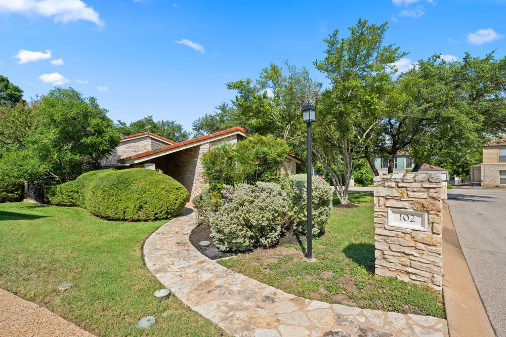 102 Crescent Bluff Lakeway, TX 78734
