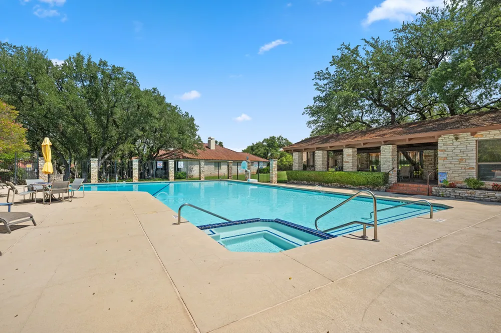 102 Crescent Bluff Lakeway, TX 78734