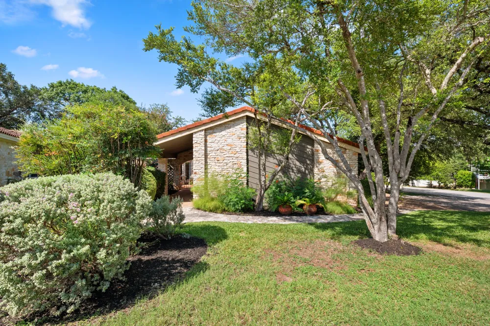 102 Crescent Bluff Lakeway, TX 78734