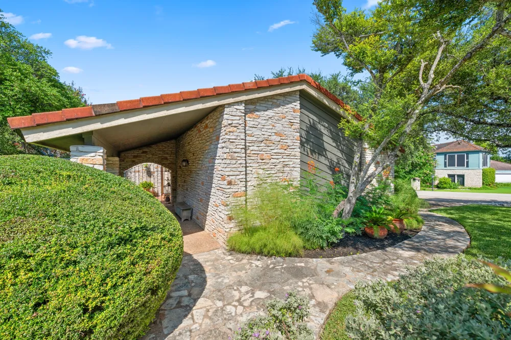102 Crescent Bluff Lakeway, TX 78734