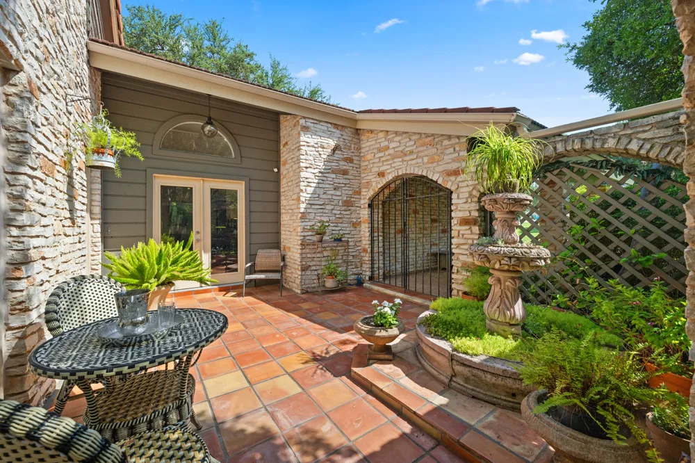 102 Crescent Bluff Lakeway, TX 78734