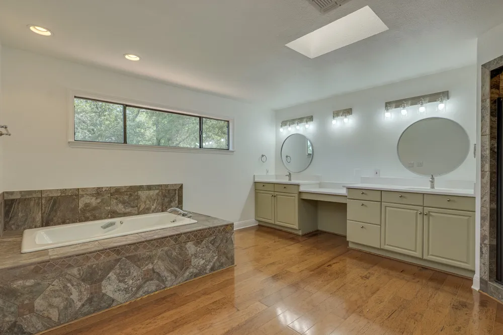 103 Crescent Bluff Lakeway, TX 78734
