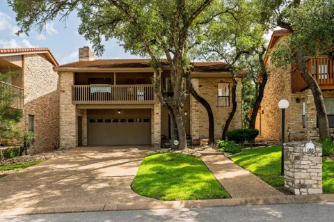 103 Crescent Bluff