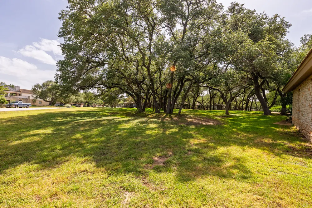 103 Crescent Bluff Lakeway, TX 78734