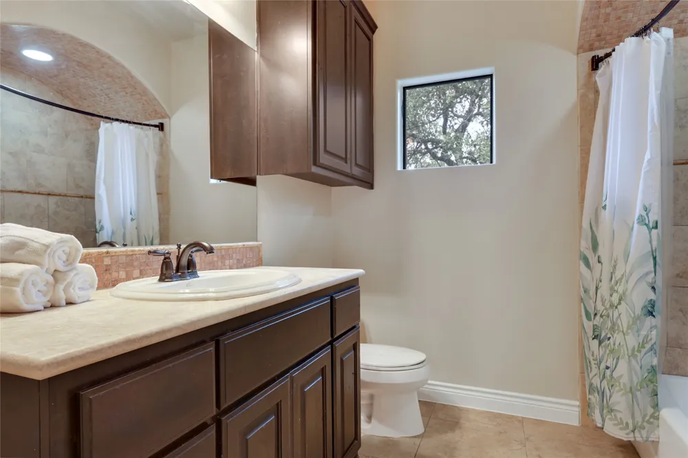 17408 Regatta View Drive Jonestown, TX 78645