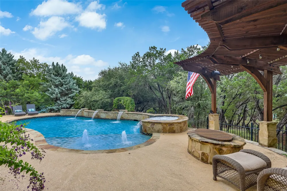 17408 Regatta View Drive Jonestown, TX 78645