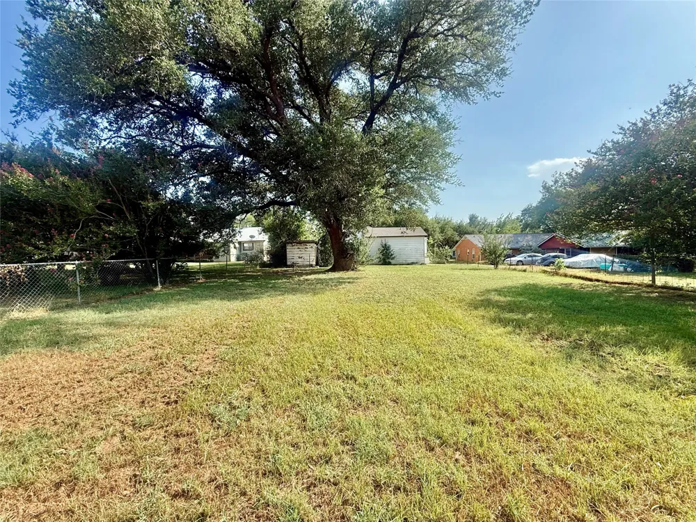 1133 Avenue C Elgin, TX 78621