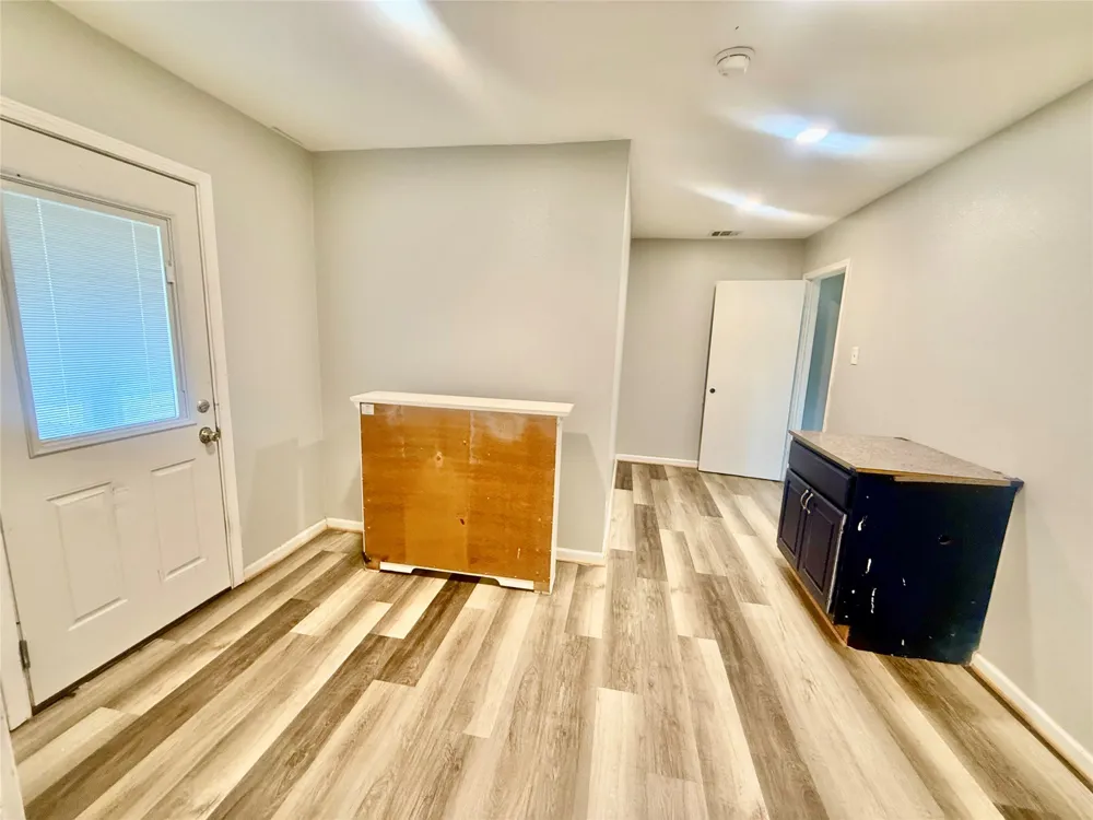 1133 Avenue C Elgin, TX 78621