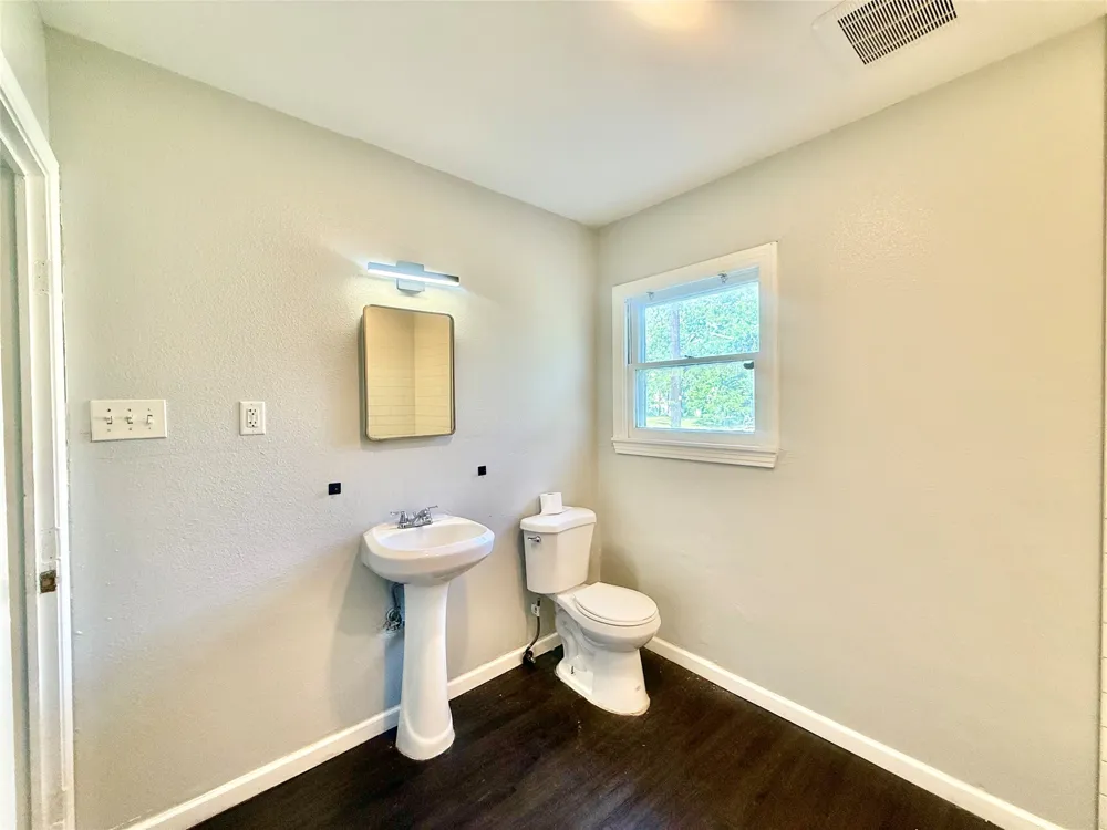 1133 Avenue C Elgin, TX 78621