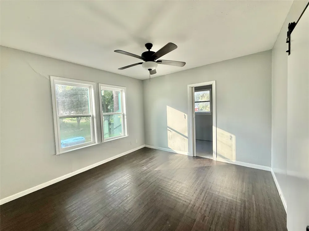 1133 Avenue C Elgin, TX 78621