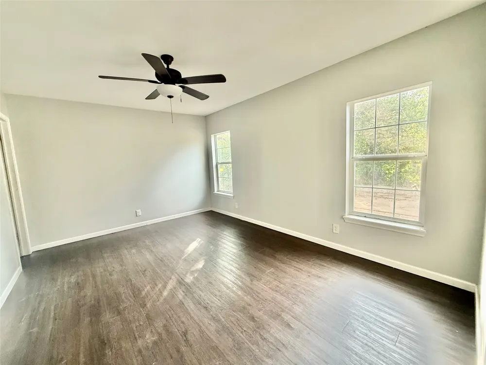 1133 Avenue C Elgin, TX 78621