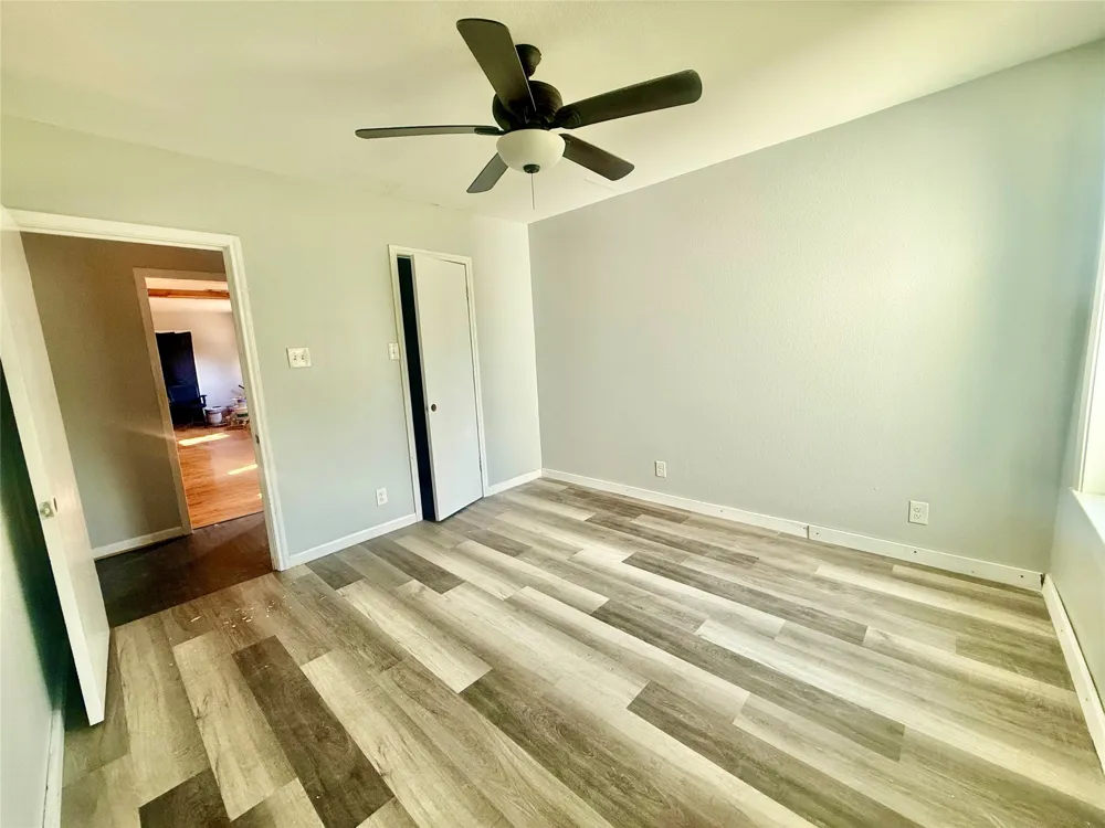 1133 Avenue C Elgin, TX 78621