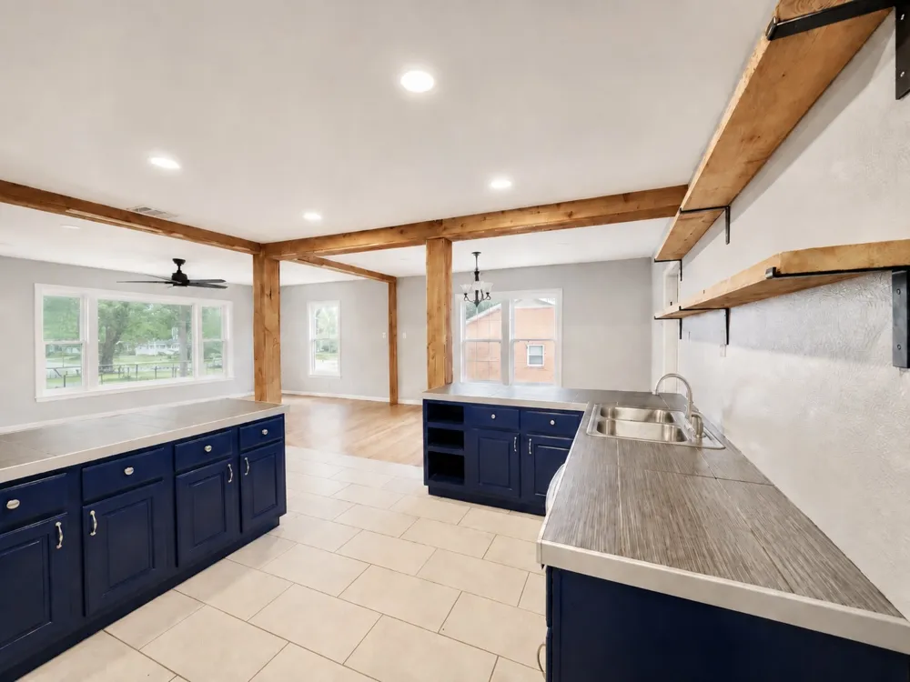 1133 Avenue C Elgin, TX 78621