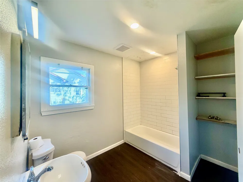 1133 Avenue C Elgin, TX 78621
