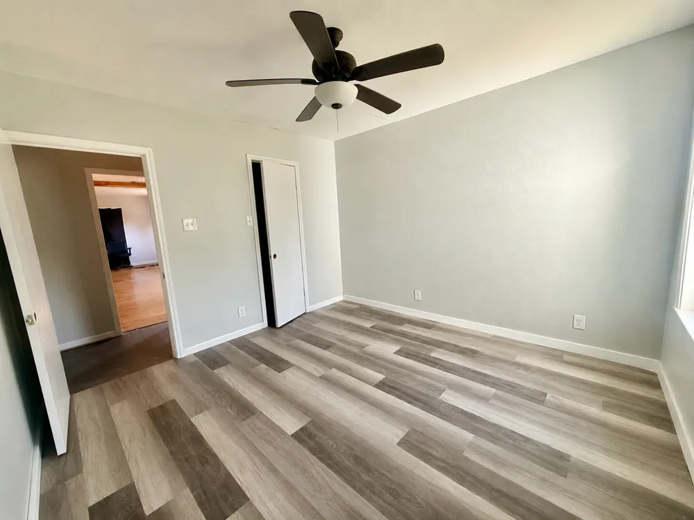 1133 Avenue C Elgin, TX 78621