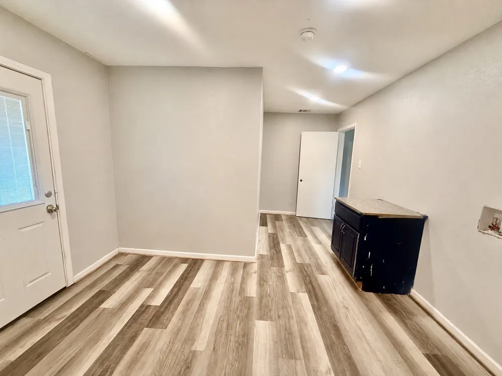 1133 Avenue C Elgin, TX 78621