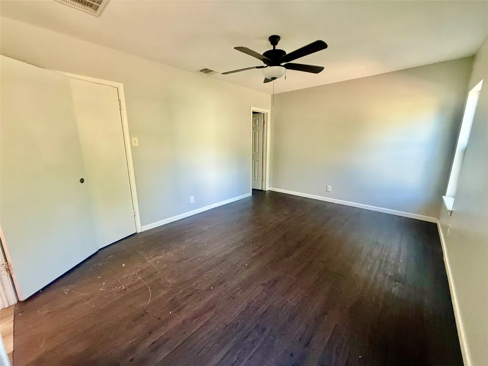 1133 Avenue C Elgin, TX 78621