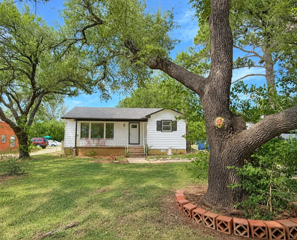 1133 Avenue C Elgin, TX 78621