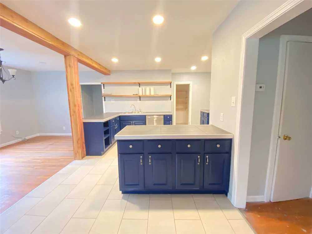 1133 Avenue C Elgin, TX 78621