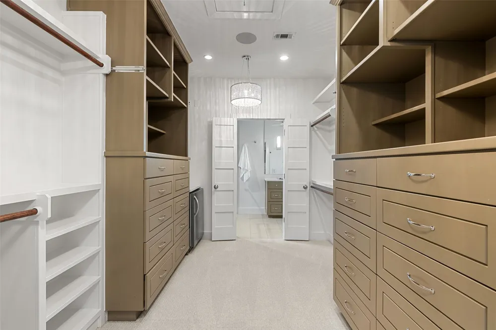 1704 East Side Drive Austin, TX 78704