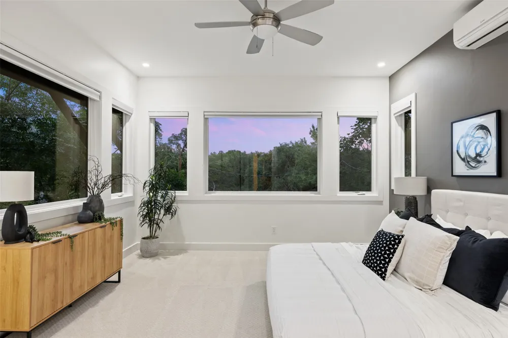 1704 East Side Drive Austin, TX 78704