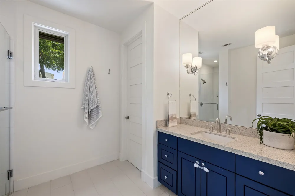 1704 East Side Drive Austin, TX 78704