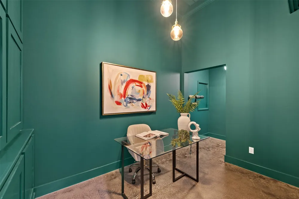 1704 East Side Drive Austin, TX 78704
