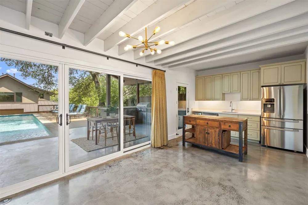 1704 East Side Drive Austin, TX 78704