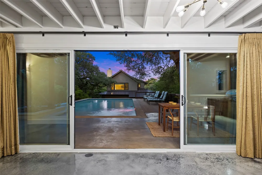 1704 East Side Drive Austin, TX 78704