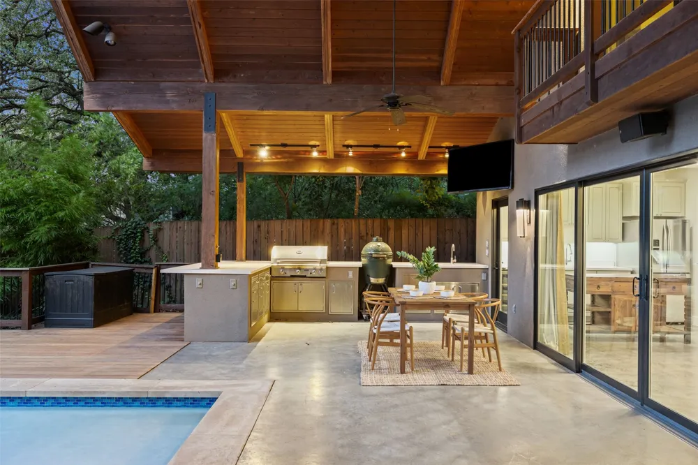 1704 East Side Drive Austin, TX 78704