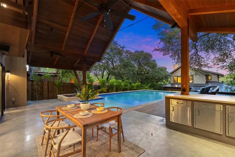 1704 East Side Drive Austin, TX 78704