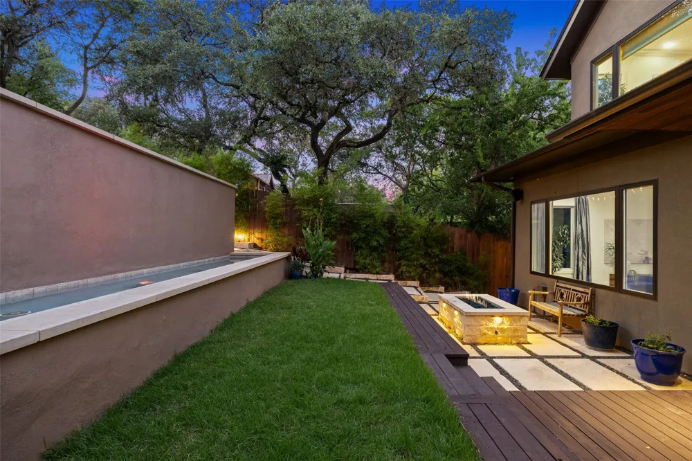 1704 East Side Drive Austin, TX 78704