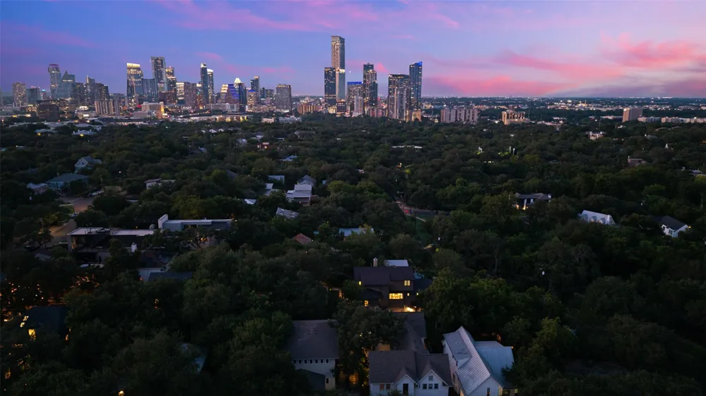 1704 East Side Drive Austin, TX 78704
