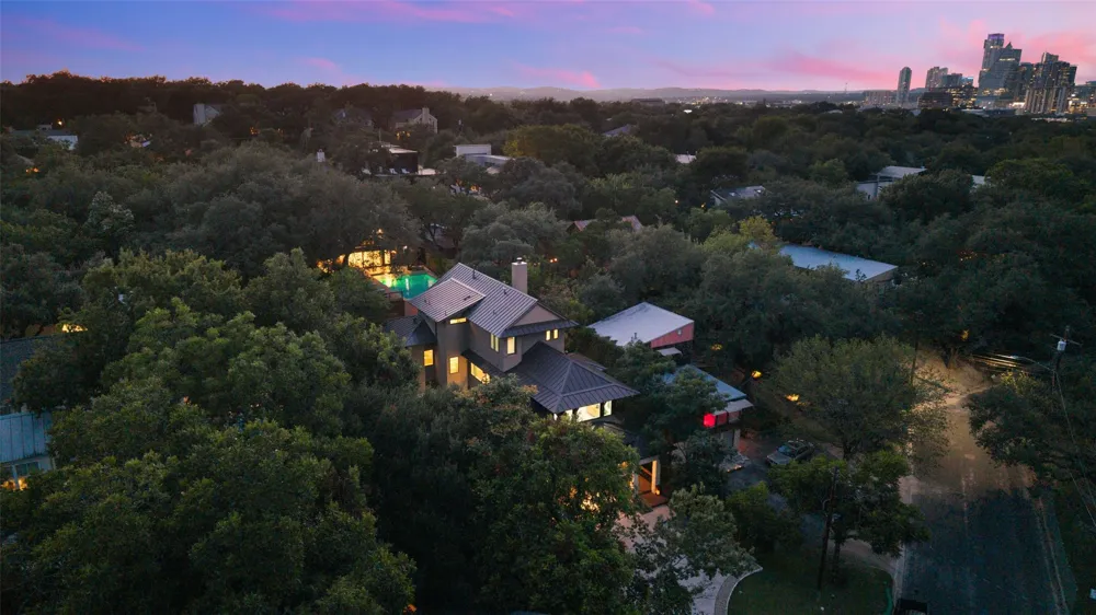 1704 East Side Drive Austin, TX 78704