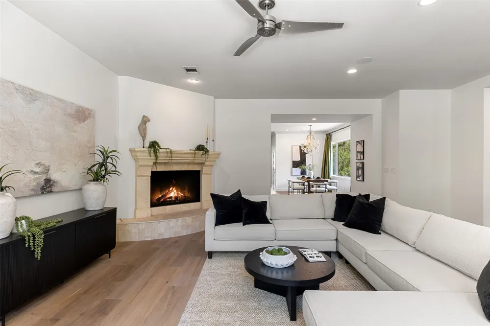 1704 East Side Drive Austin, TX 78704
