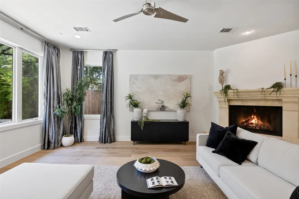 1704 East Side Drive Austin, TX 78704