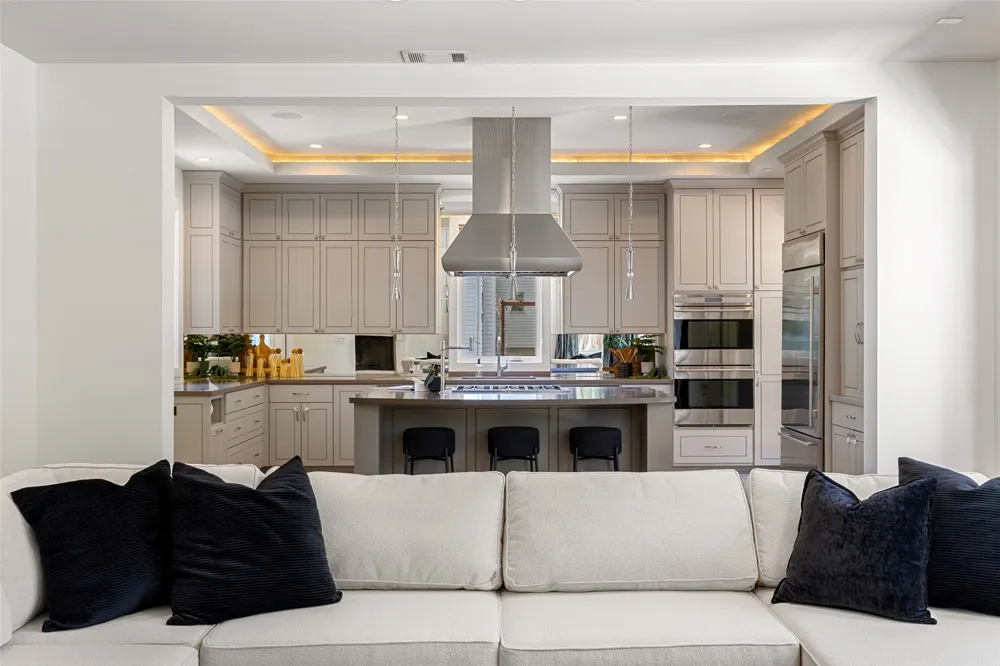 1704 East Side Drive Austin, TX 78704