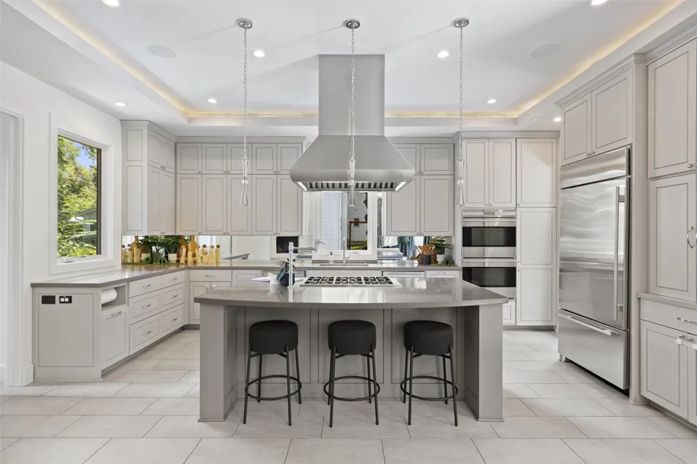 1704 East Side Drive Austin, TX 78704