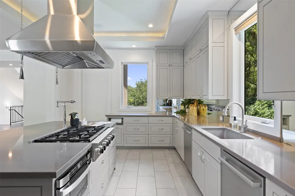 1704 East Side Drive Austin, TX 78704