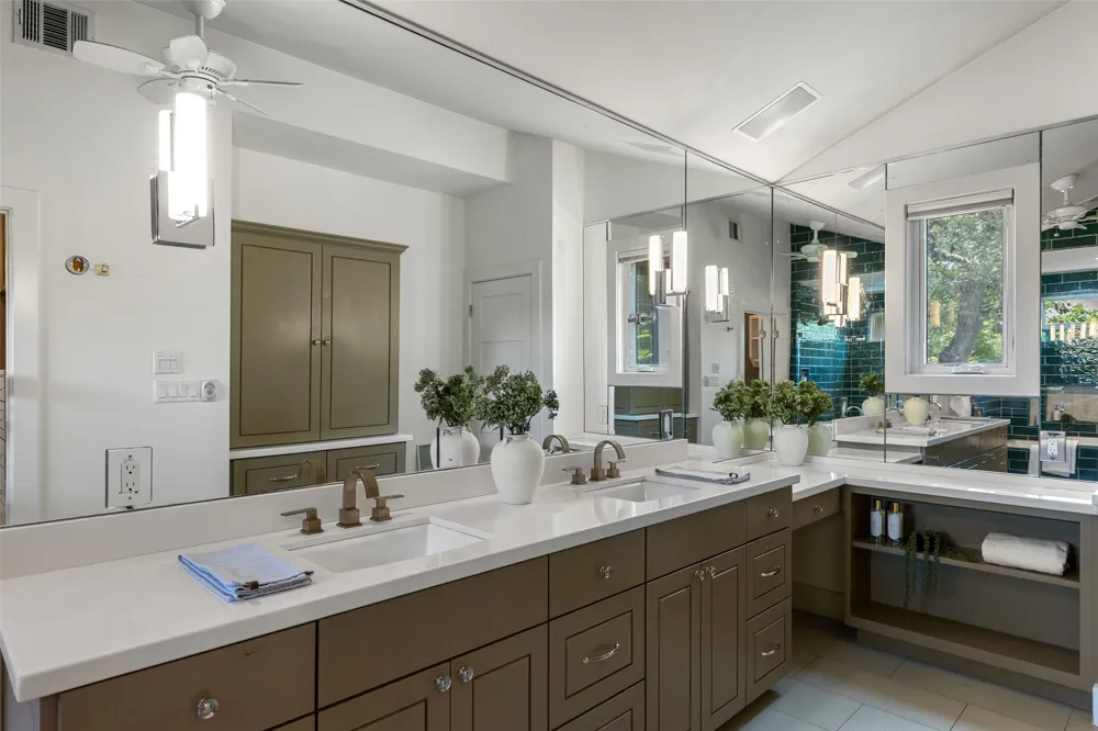 1704 East Side Drive Austin, TX 78704