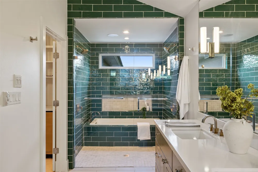 1704 East Side Drive Austin, TX 78704