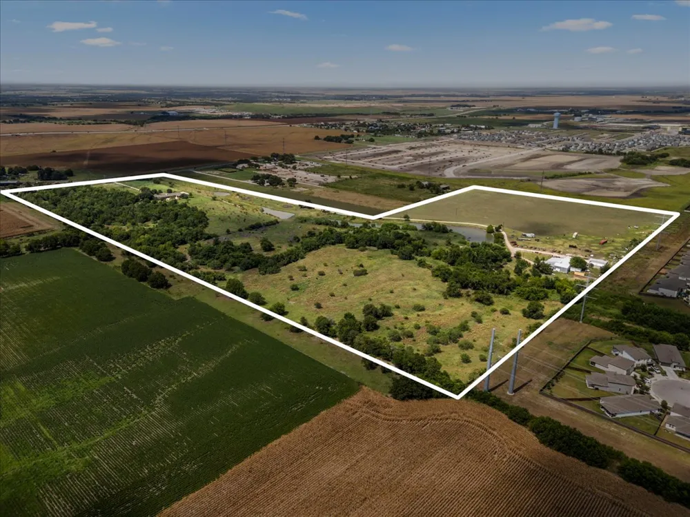 5300 County Road 100 Hutto, TX 78634