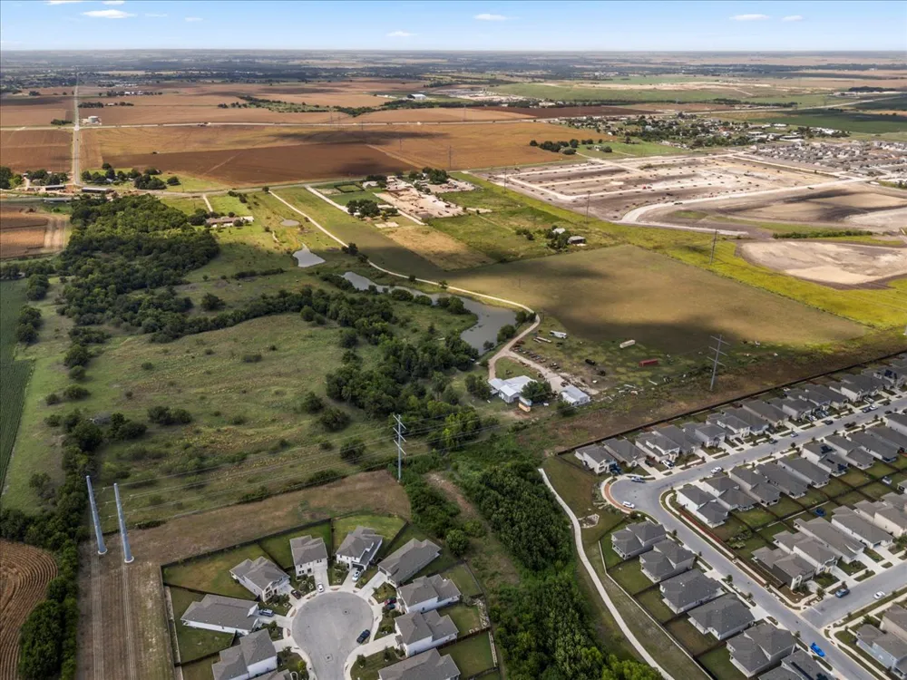 5300 County Road 100 Hutto, TX 78634