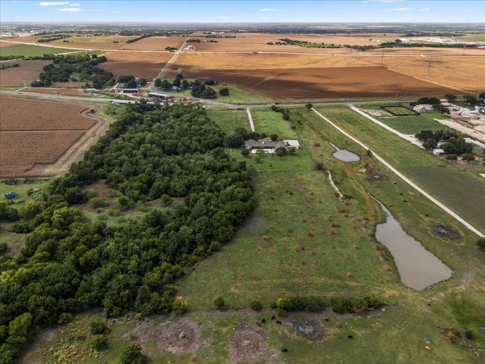5300 County Road 100 Hutto, TX 78634