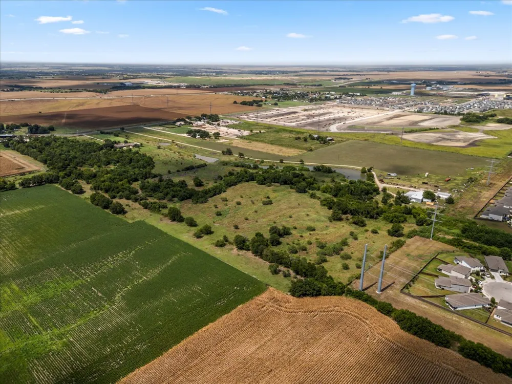 5300 County Road 100 Hutto, TX 78634