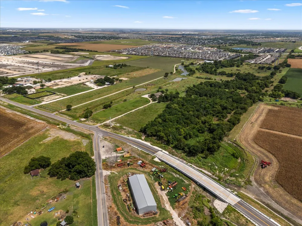 5300 County Road 100 Hutto, TX 78634